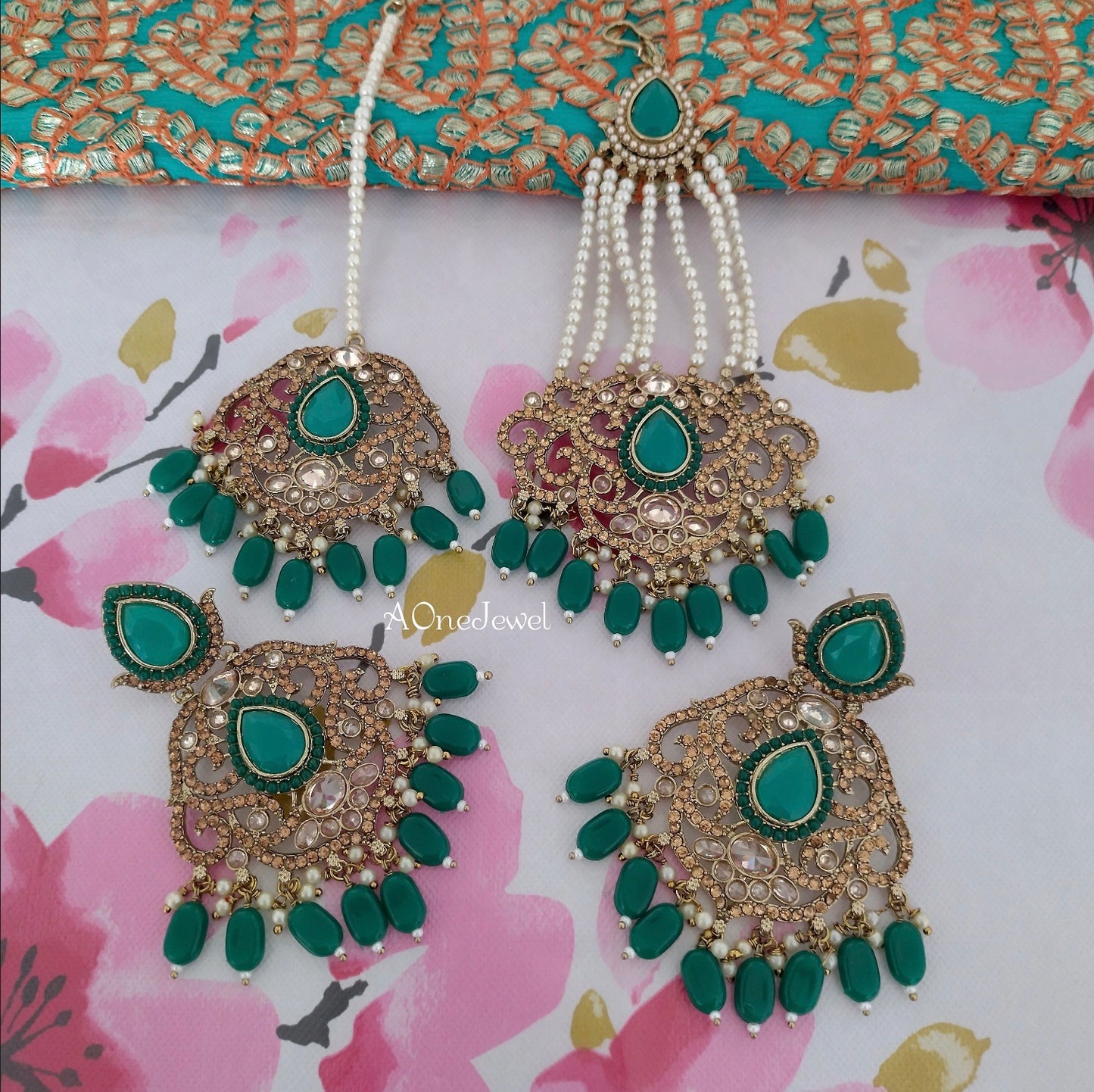 Antique Gold Green Bridal Choker Necklace Earrings Jhoomar Tikka Set