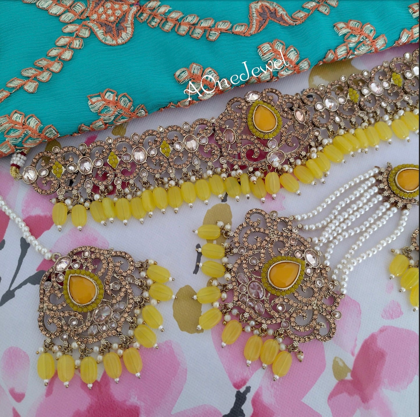 Antique Gold Yellow Bridal Choker Necklace Earrings Jhoomar Tikka Set