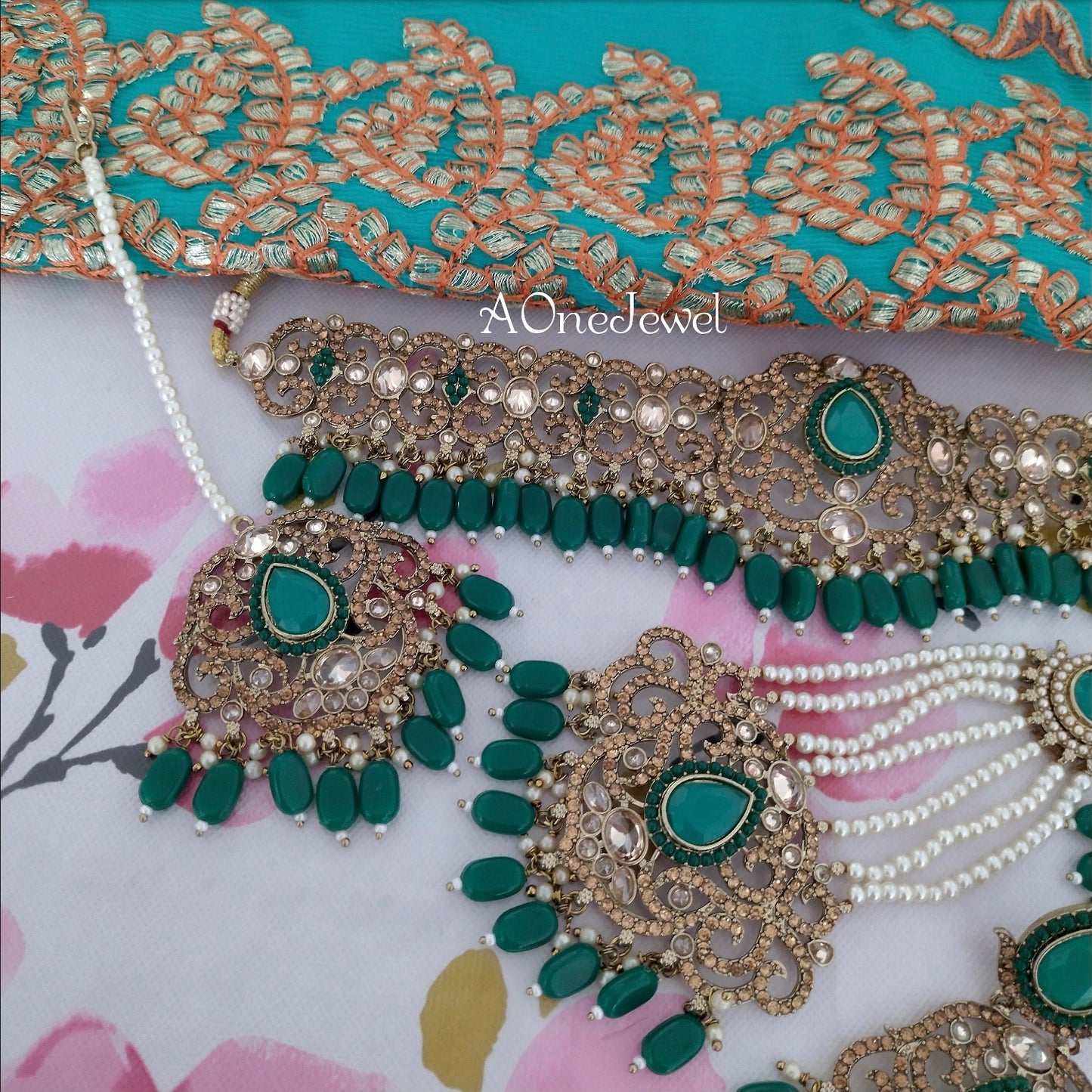Antique Gold Green Bridal Choker Necklace Earrings Jhoomar Tikka Set