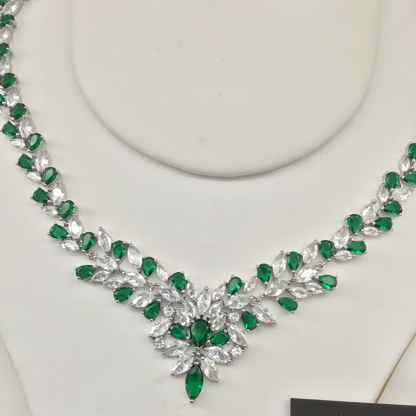 Exclusive Bridal Emerald CZ Diamond Cubic Zirconia Necklace Jewellery Set